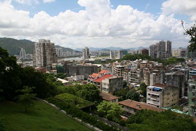2-201112160ZCR.jpg