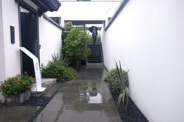 2-201205152UK33.jpg