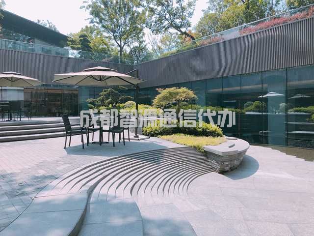 2-2101231F33VV.JPG